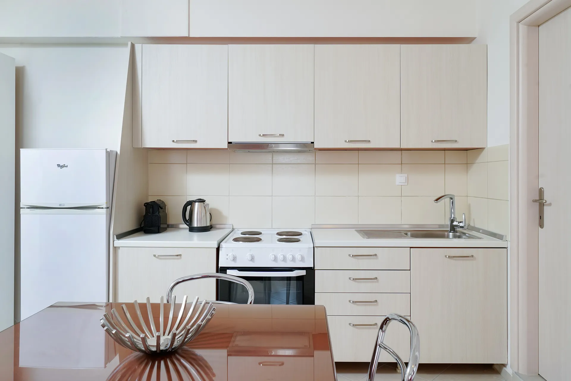 Tiara Holidays - MaryAn Luxury Apartments - Studio - Semi basement - kuhinja